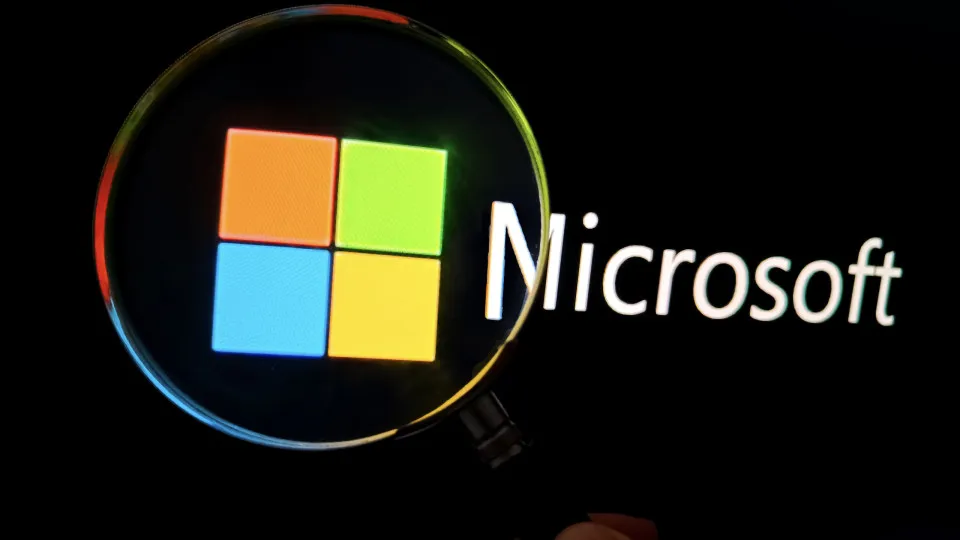 Microsoft aposta no chip Maia 300 para turbinar seus data centers de IA a partir de 2027