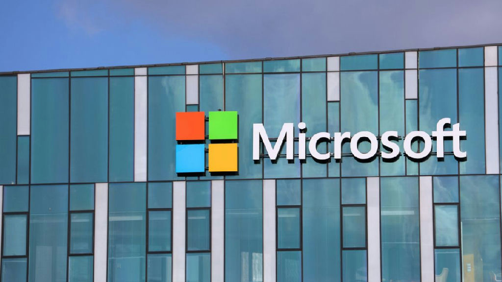 Microsoft lança chip de IA Maia 300 para reduzir dependência da Nvidia