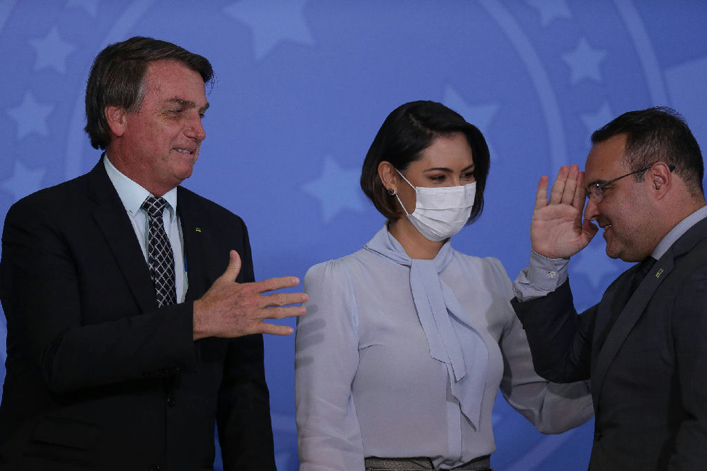 Ministro do TCU cotado por Flávio Bolsonaro atuou na distribuição de livros de Ustra