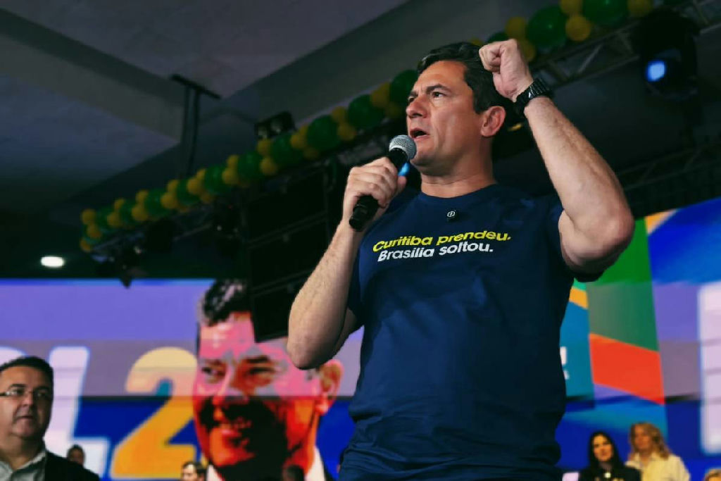 Moro afirma que falta normalidade institucional e vê saída de Flávio do país como compreensível