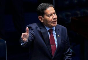 Mourao aposta em anistia para presos por golpe em troca de paz com STF