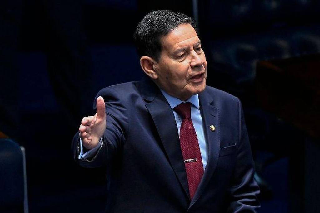 Mourao aposta em anistia para presos por golpe em troca de paz com STF