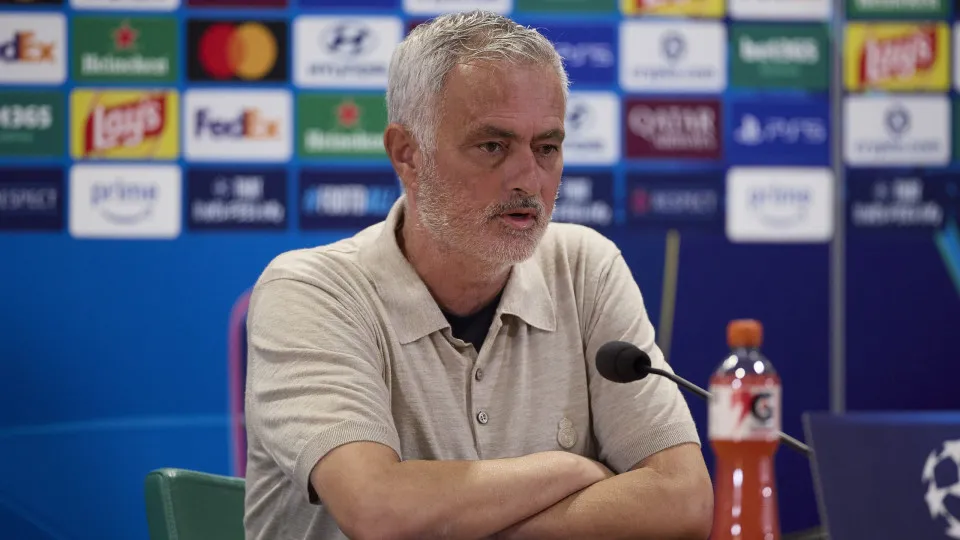 Mourinho critica punição a Vini Jr. e dispara contra Federação Espanhola
