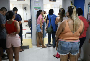 Mutirão na Maré orienta eleitores sobre mudança de seção eleitoral definida pelo Tre-rj