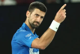 Novak Djokovic conquista título em Pequim após desistência de Alex de Minaur