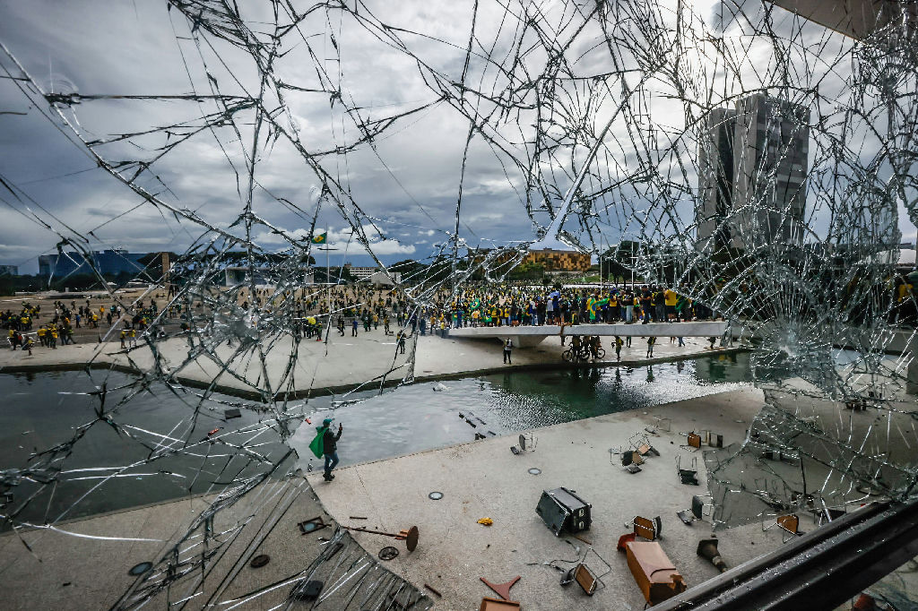 O papel das Forças Armadas na democracia brasileira sob o crivo da história