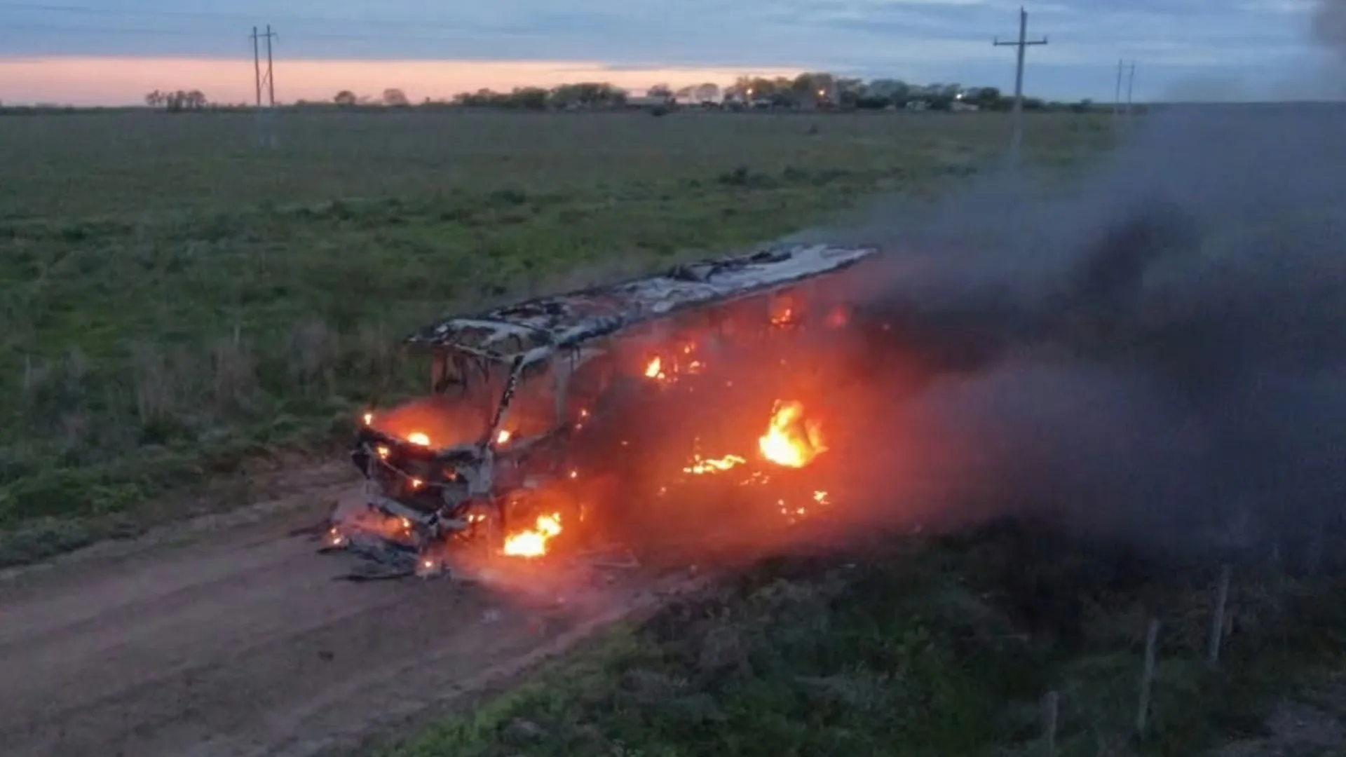 Ônibus escolar pega fogo no interior de Uruguaiana e crianças são salvas a tempo