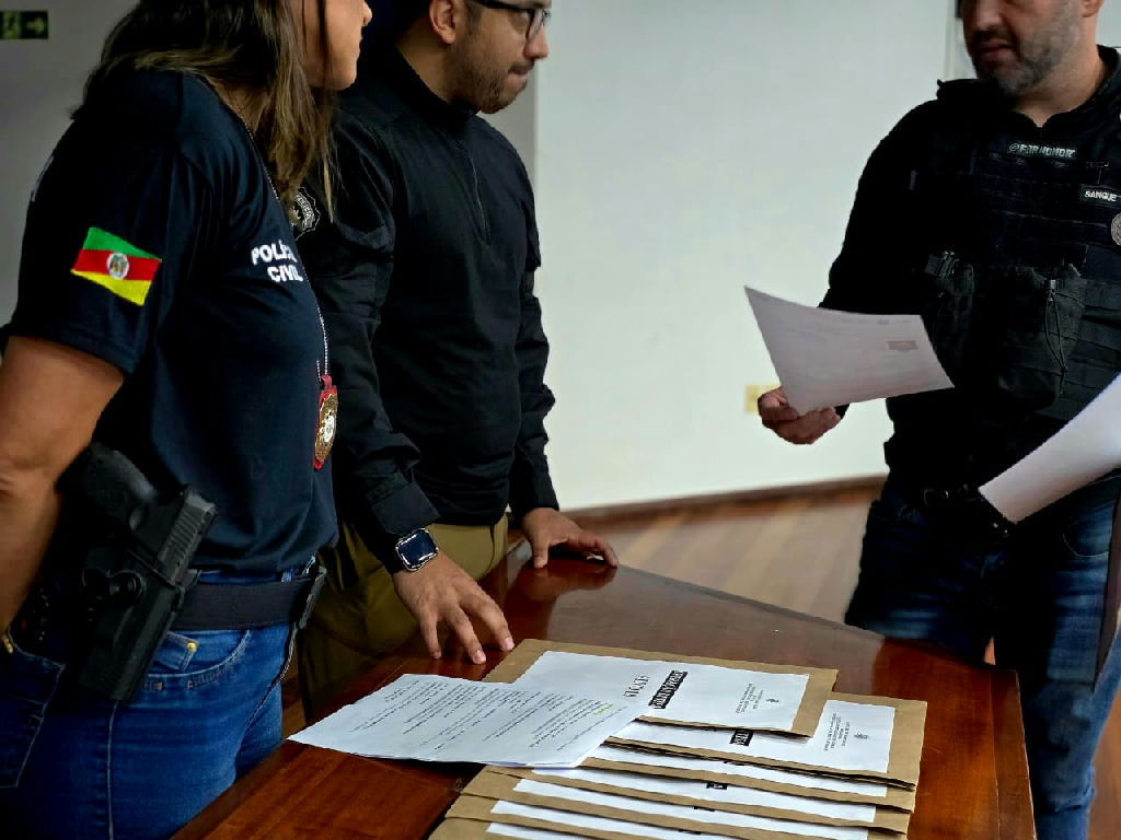 Operação policial desarticula esquema inter estadual de roubo de veículos no Sul com 20 prisões