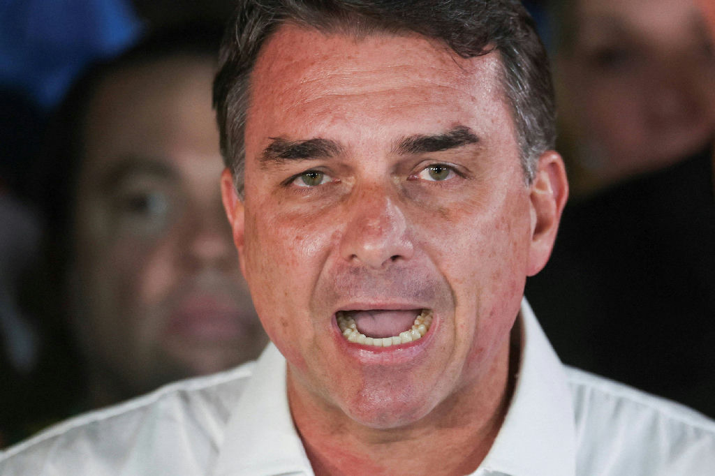 Órgão de migração da Argentina nega presença de Flávio Bolsonaro no país