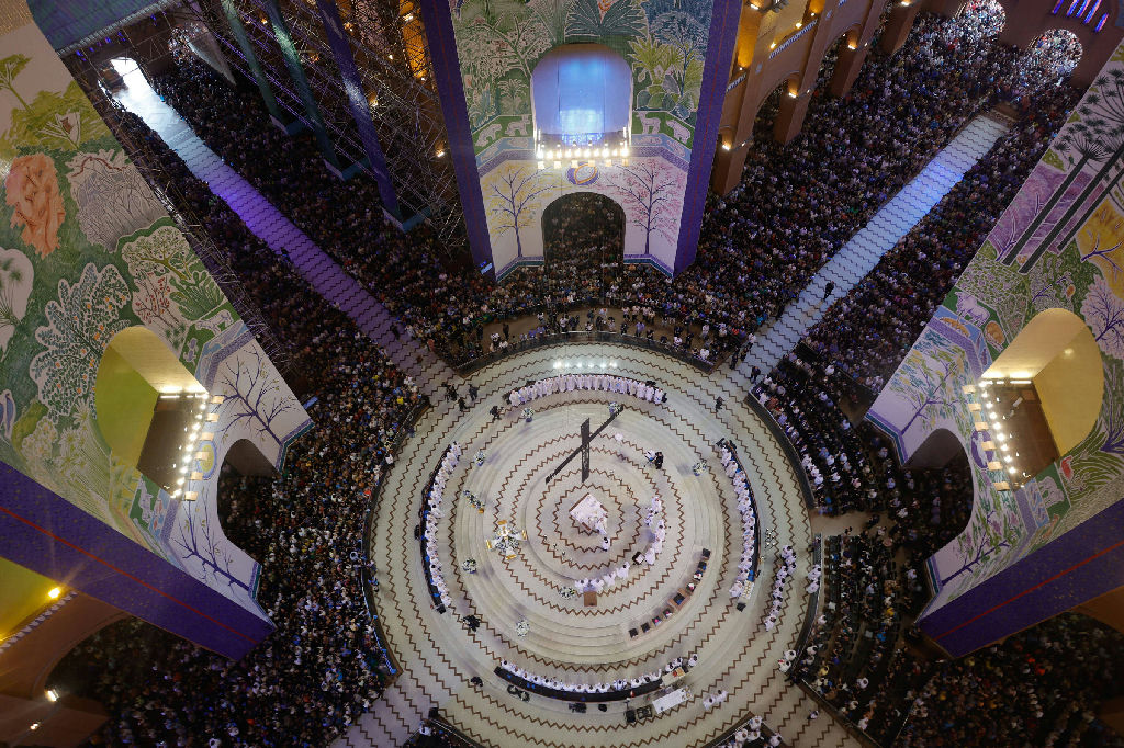 Padre critica uso político de símbolos religiosos em missa no Santuário de Aparecida