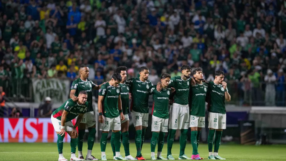 Palmeiras bate o Red Bull Bragantino por 2 a 0 e dorme na ponta do Brasileiro faltando seis rodadas
