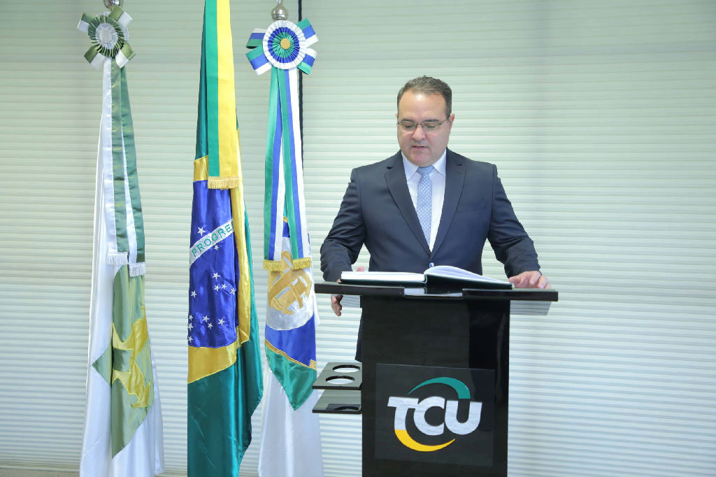Perfil conciliador de Jorge Oliveira ganha força nos bastidores para vaga no STF
