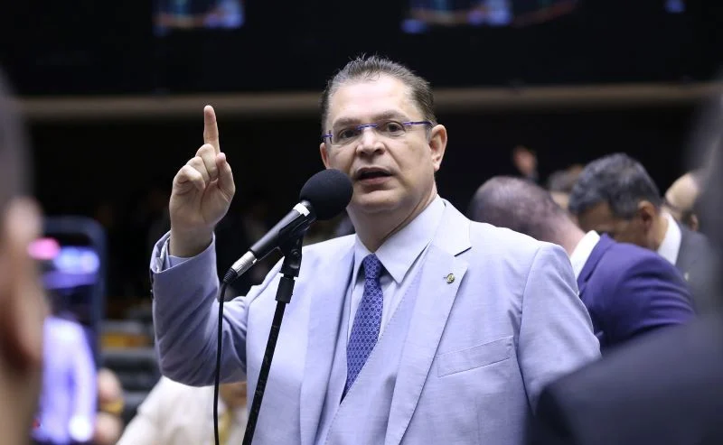 PL articula apoio ao fim da escala 6x1 e prepara PEC das Horas Trabalhadas para 2027