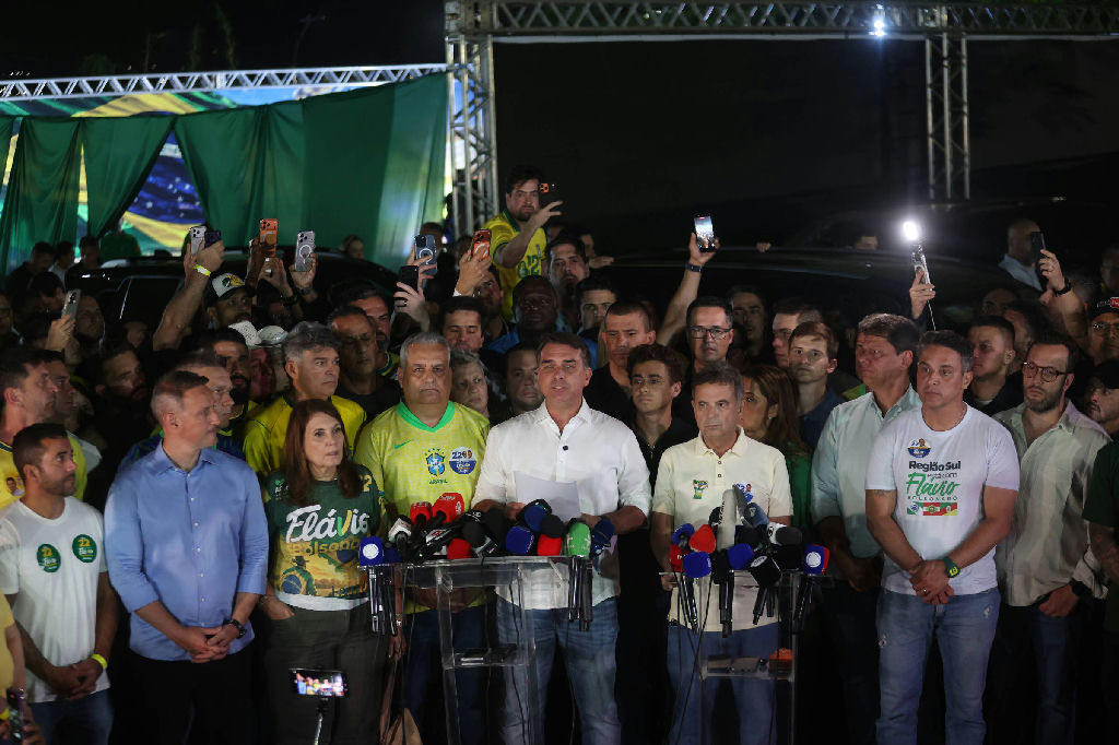 PL reconhece derrota para Lula e Flávio Bolsonaro liderará oposição