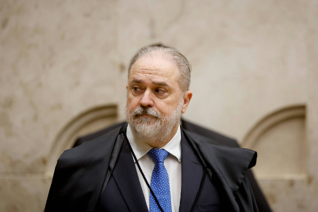 Possível retorno de Augusto Aras ao comando da PGR gera debates
