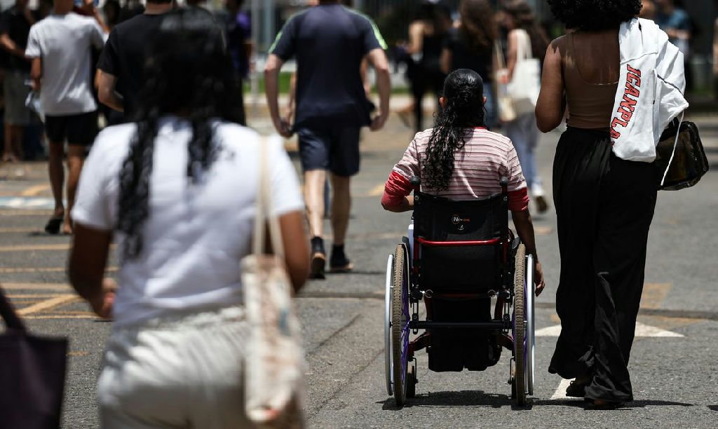 Prazo para escolha de língua estrangeira no Enem 2026 termina domingo