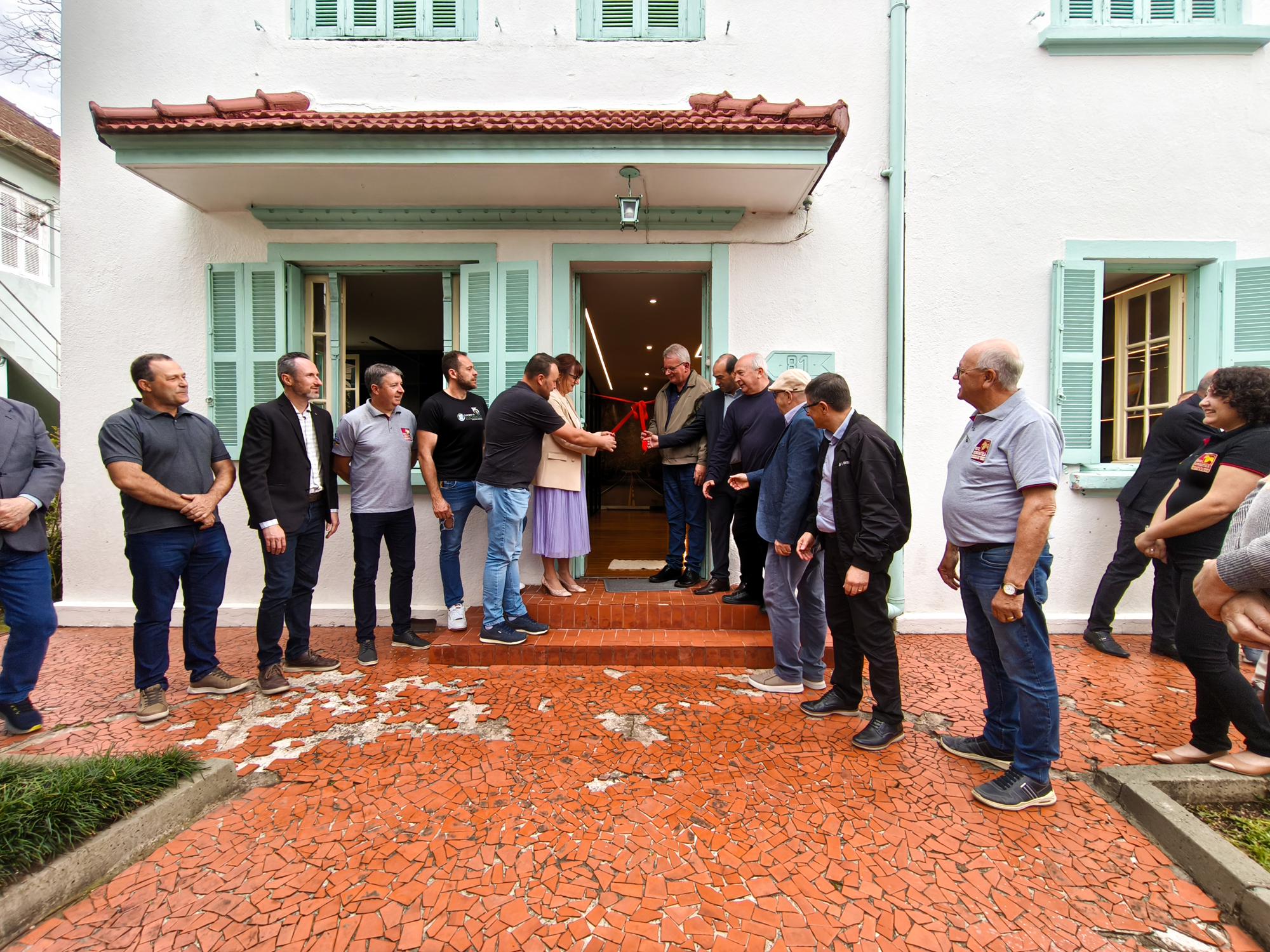 Prefeito Daniel Michaelsen prestigia inauguração da nova sede da Rota Romântica em Nova Petrópolis