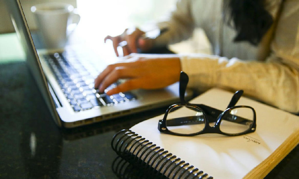 Programa capacita educadores em inteligência artificial e tecnologia
