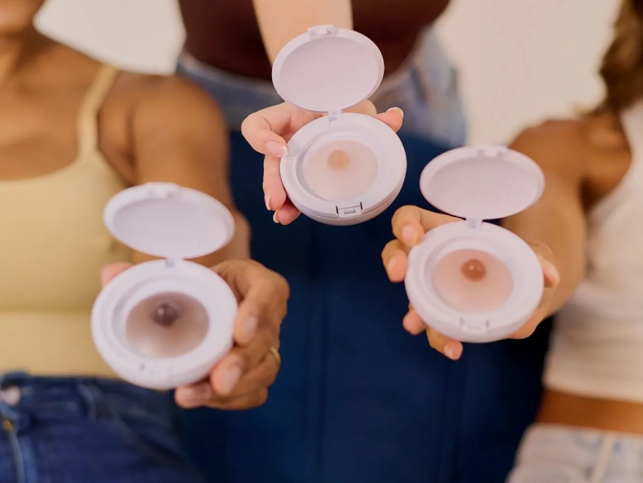 Prótese de silicone devolve autoestima a mulheres após tratamento