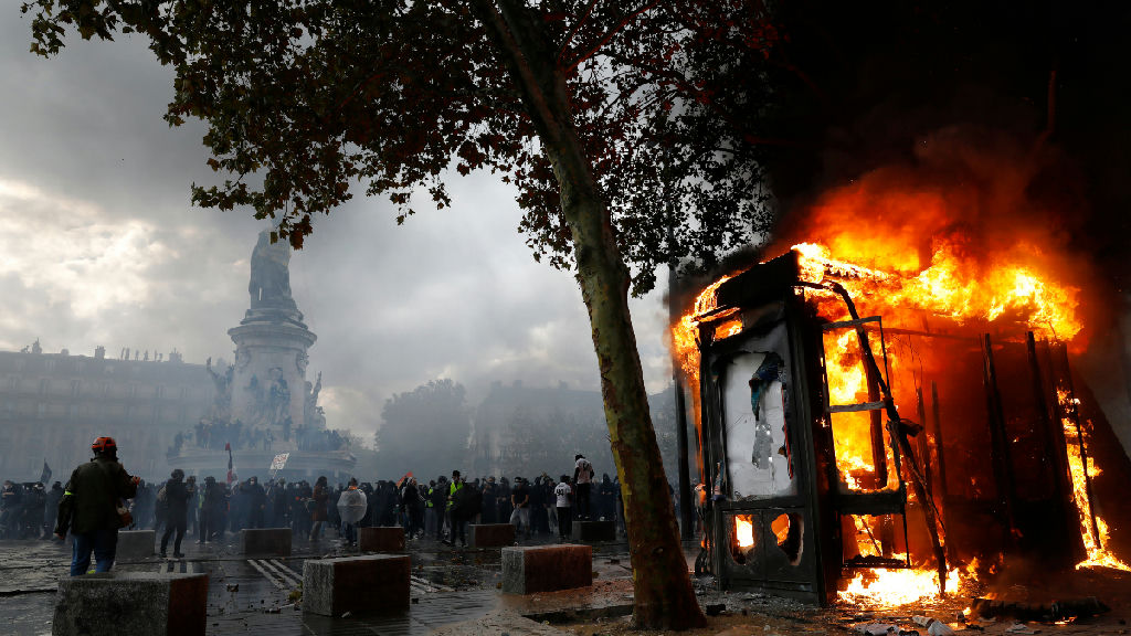 Protestos na França provocam encerramento antecipado da Art Basel Paris