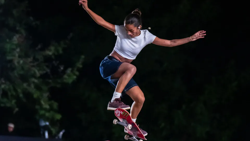 Rayssa leal supera lesão no tornozelo e fica em sétimo lugar no mundial de skate street