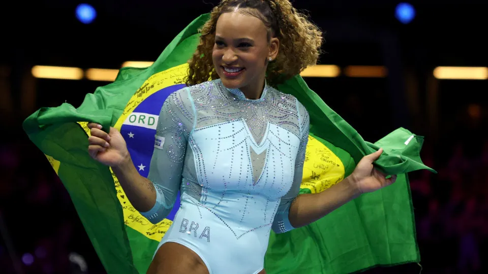 Rebeca Andrade fatura ouro no salto em Roterdã e alcança dez medalhas em Mundiais de ginástica