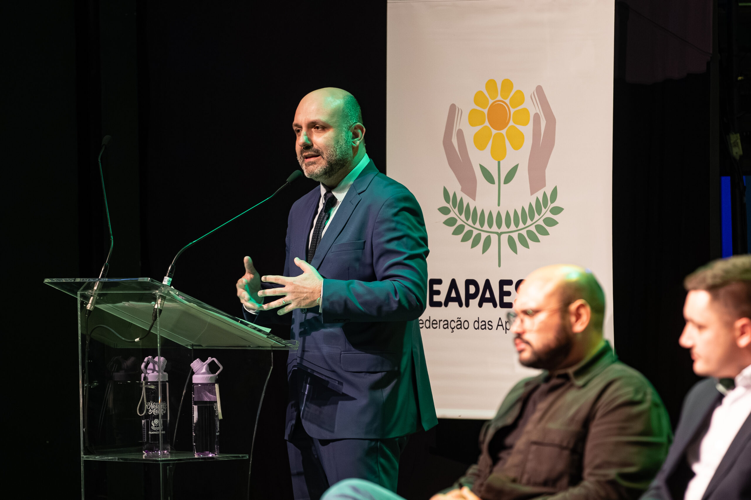 Reconhece talentos de artistas assistidos pelas APAEs gaúchas