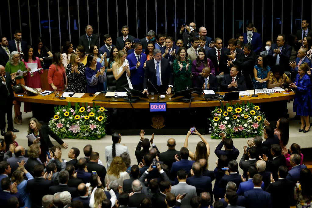 Reeleição alcança 77% de parlamentares premiados pelo Ranking dos Políticos