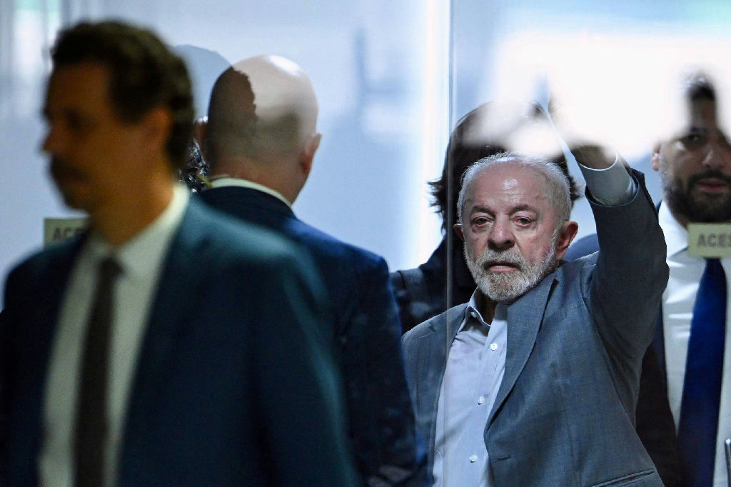 Revista britânica aponta lula como azarão na reta final da disputa presidencial