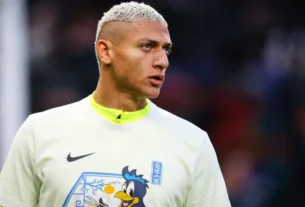Richarlison apresenta documentos e detalha disputa por mansão