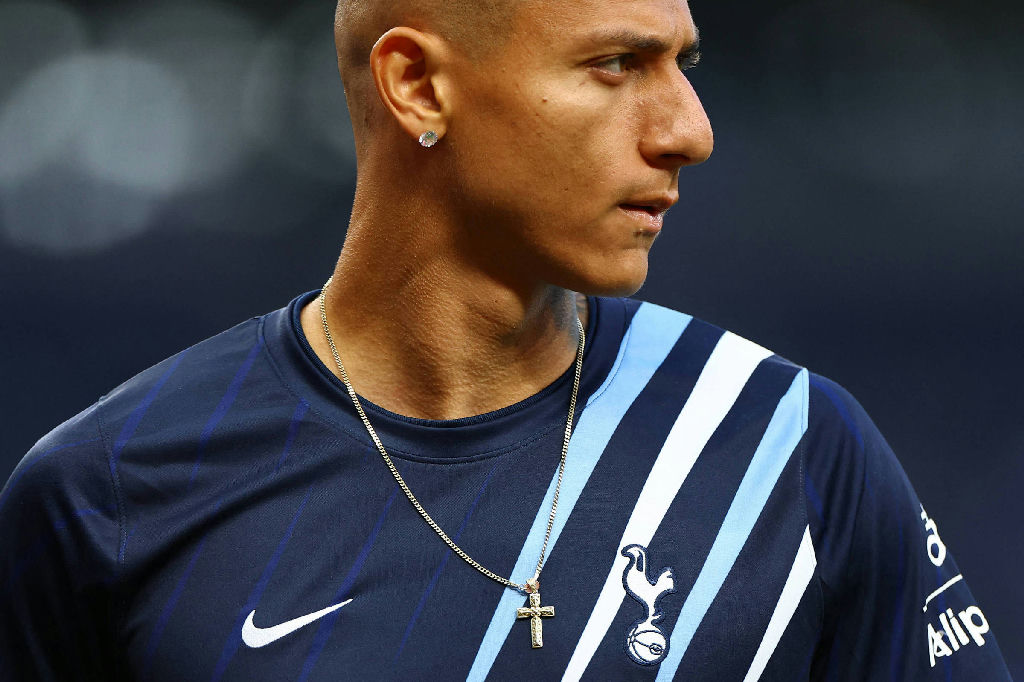 Richarlison pede que PF investigue Flávio Bolsonaro por posse de imóvel
