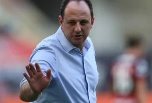 Rogério Ceni revê o São Paulo como rival exatamente no aniversário de 11 anos de sua aposentadoria