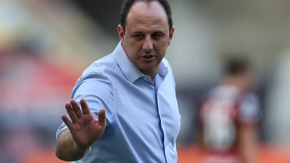 Rogério Ceni revê o São Paulo como rival exatamente no aniversário de 11 anos de sua aposentadoria