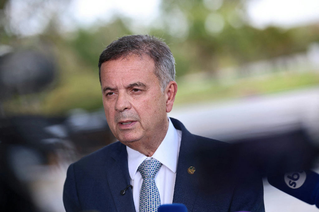 Rogério Marinho recebe alta hospitalar após quadro de gastroenterite