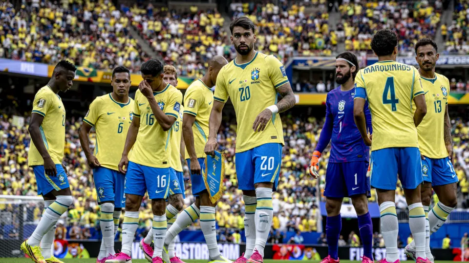 Seleção brasileira perde terreno e deixa o top 5 do ranking da Fifa