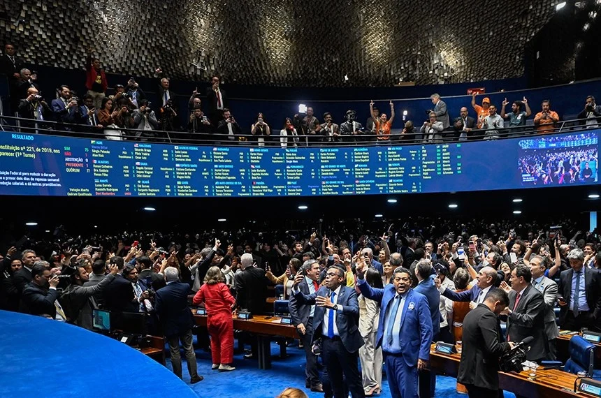Senado aprova jornada de 40 horas e extingue escala 6x1 com novas regras de transição