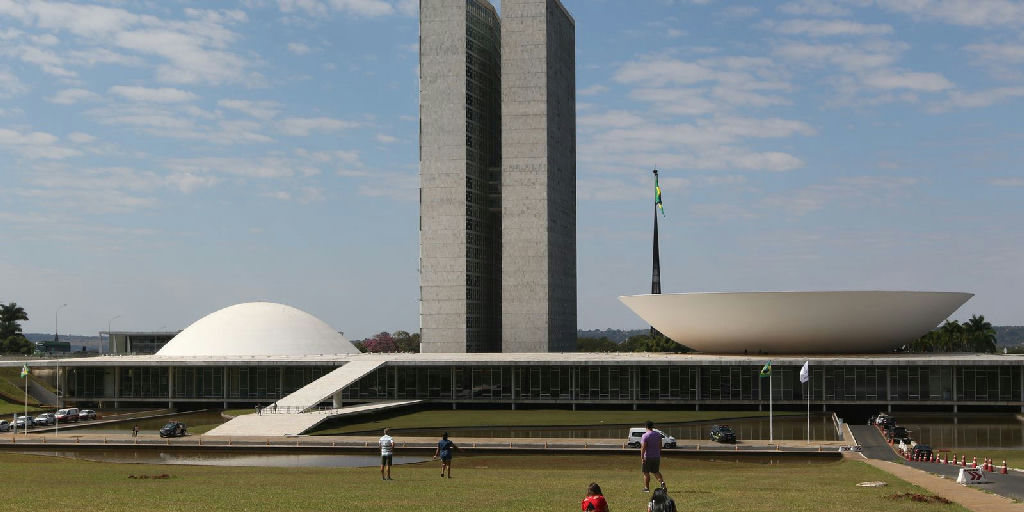 Senado articula calendário especial para acelerar votação do fim da escala 6x1