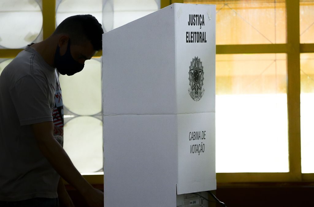 STF prorroga segundo turno e esclarece regras para urnas e eleitores na fila