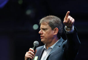Tarcísio aposta em vantagem de cinco pontos para Flávio contra Lula na eleição