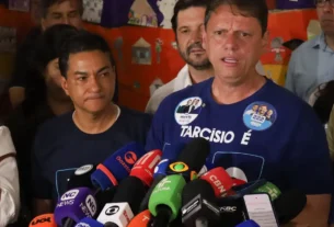 Tarcísio de Freitas é reeleito em São Paulo e promete acelerar entregas