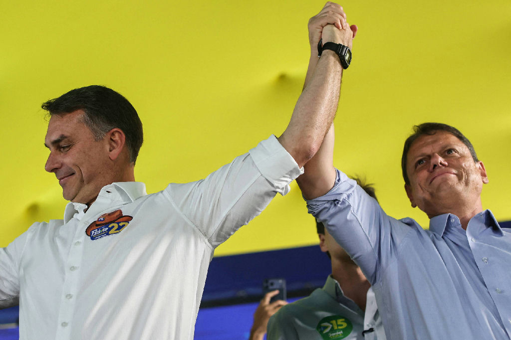 Tarcísio de Freitas intensifica atuação como cabo eleitoral contra Lula nas redes