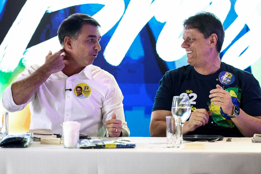 Tarcísio orientou Flávio a explorar obras inacabadas e subir o tom no debate