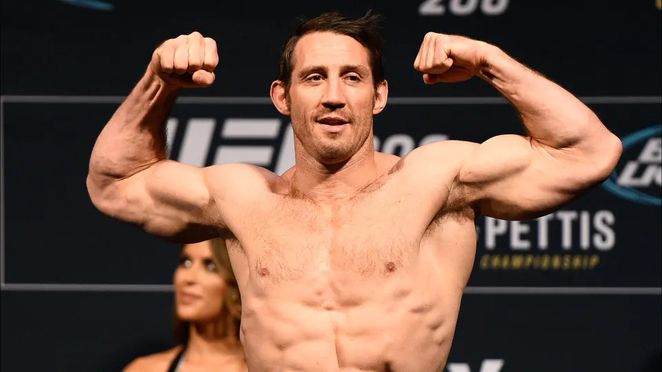 Tim Kennedy é alvo de tiros em emboscada no Congo durante missão de segurança privada