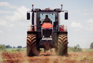 Transmissão CVT eleva eficiência de tratores e reduz consumo no campo