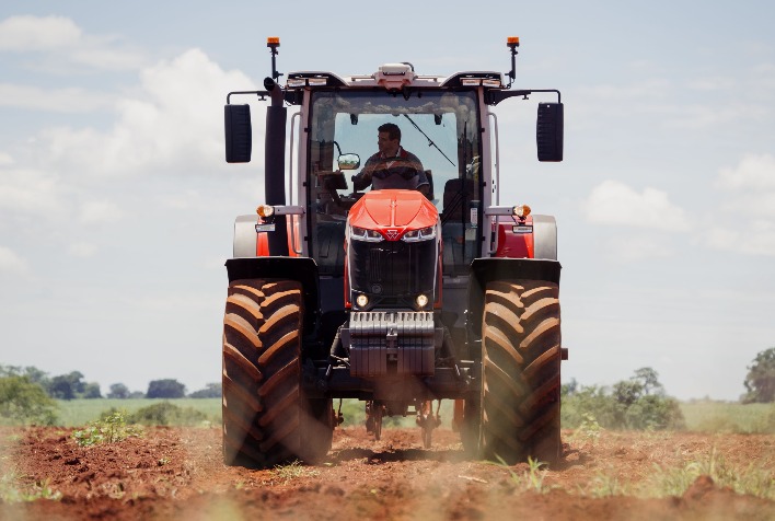 Transmissão CVT eleva eficiência de tratores e reduz consumo no campo