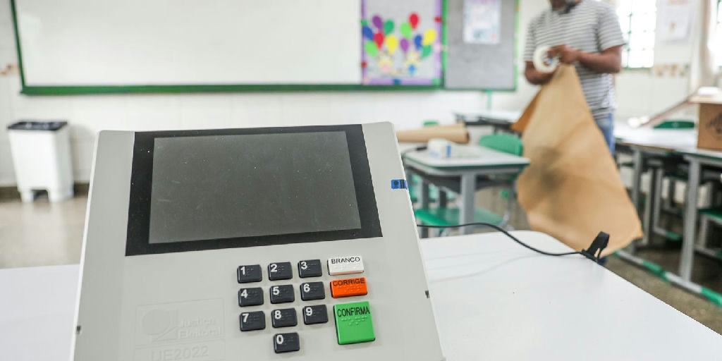Tribunal Regional Eleitoral substitui cinquentena de urnas com falhas em São Paulo