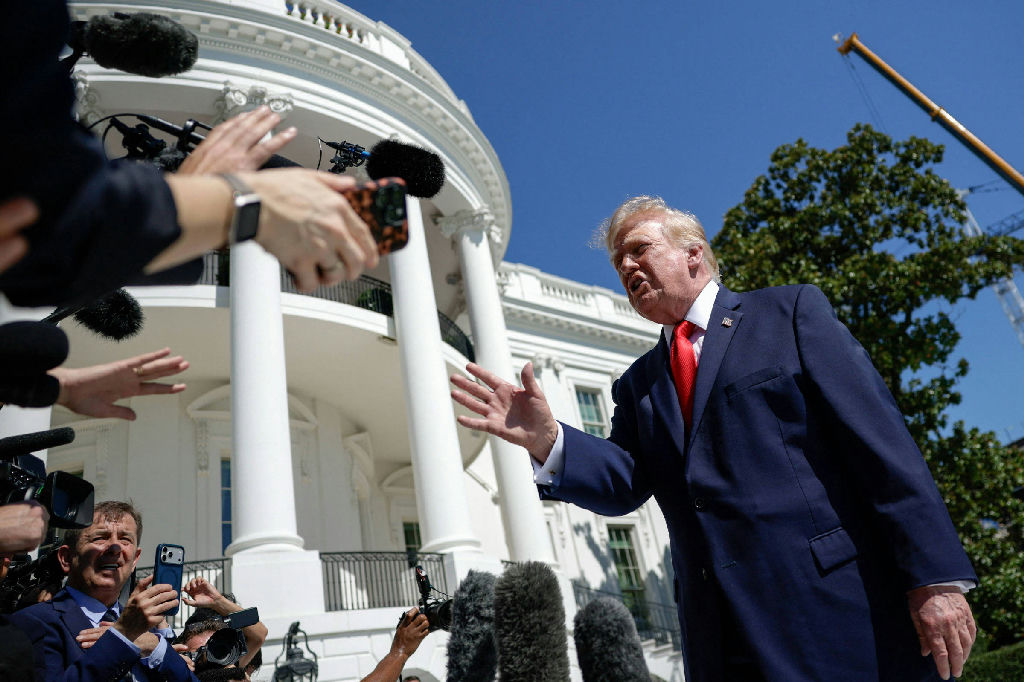 Trump afirma acompanhar eleições brasileiras de perto em meio a tensões diplomáticas