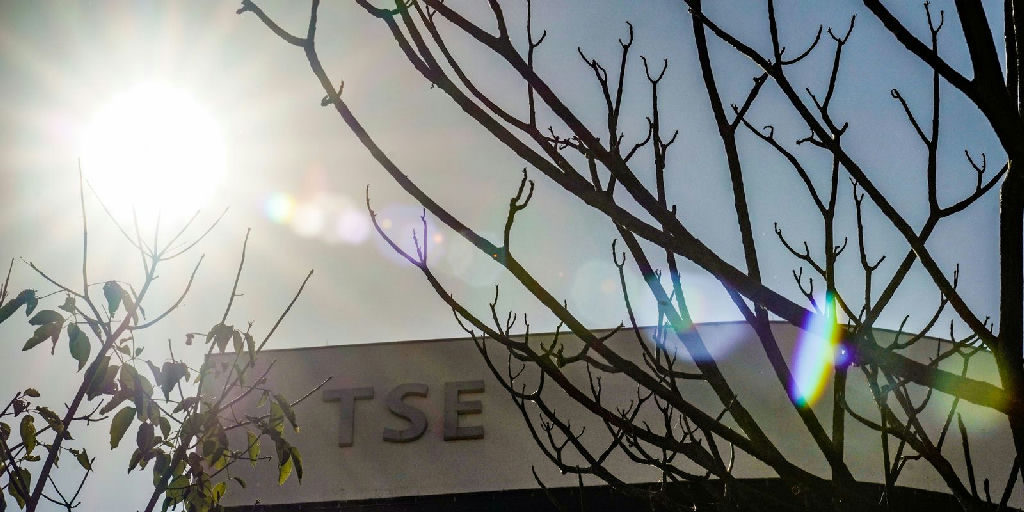 TSE confirma remoção de conteúdos que associam Lula e Flávio Bolsonaro ao crime