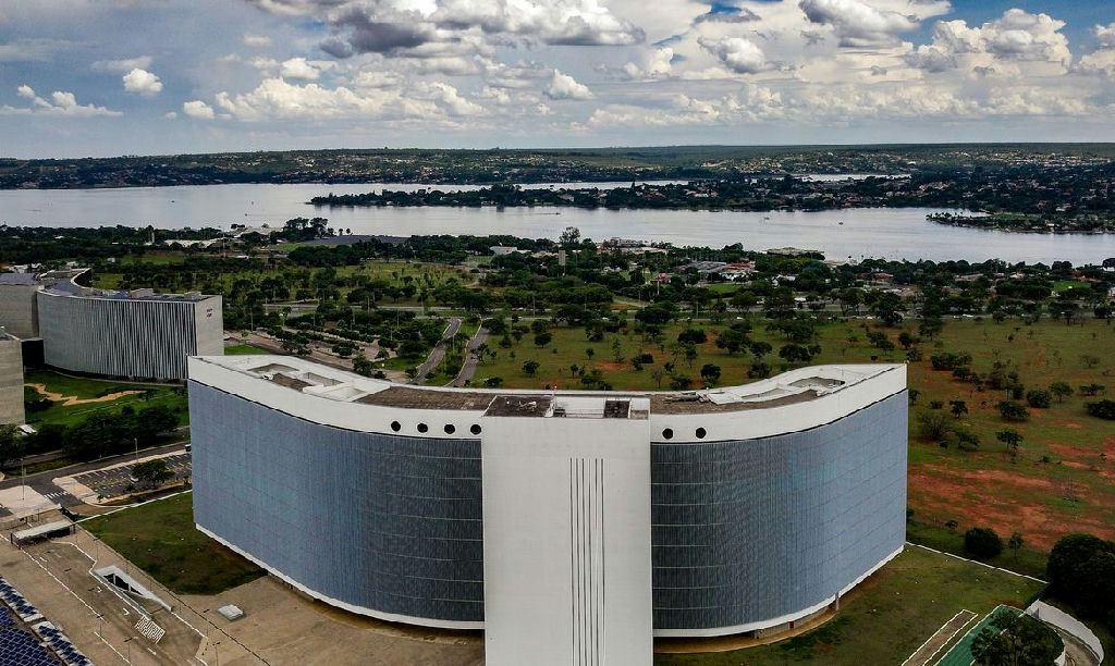 TSE ordena isonomia à Meta após falhas em geração de imagens por IA