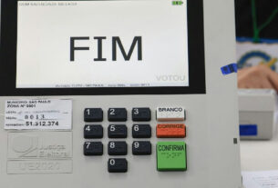 TSE troca 421 urnas nas duas horas iniciais de votação, o que equivale a 0,08% do total